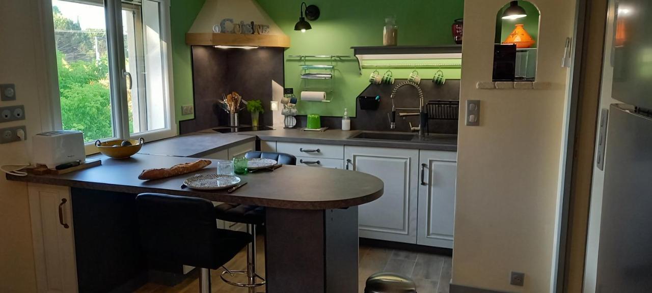 Logement Lumineux, Entierement Renove Avec Jardin Caumont-sur-Durance Exterior photo